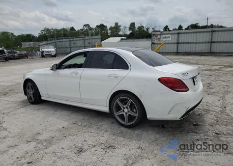 2015 Mercedes-Benz C 300 4Matic из США, поврежденный, VIN 55SWF4KB7FU011410